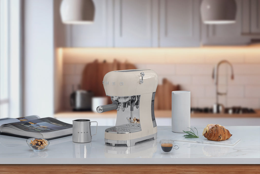 SMEG ECF02CREU Creme
